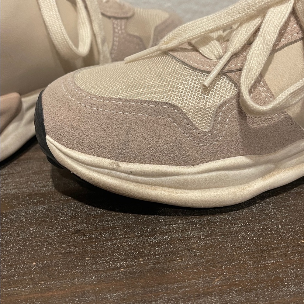Vintage Havana’s in Nude glitter with Gold Star Sneakers - Picture 4 of 5